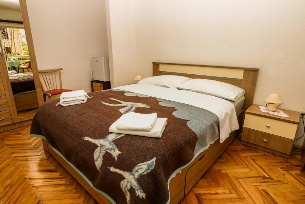 Double Rooms Tomica 2 With Balcony Baska  Exterior photo