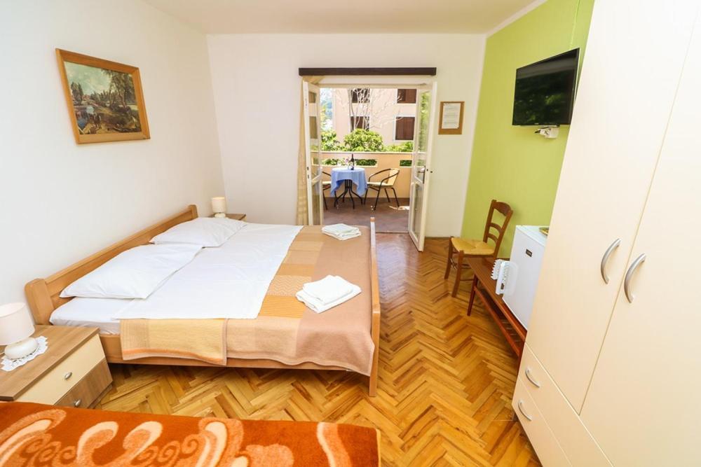 Double Rooms Tomica 2 With Balcony Baska  Exterior photo